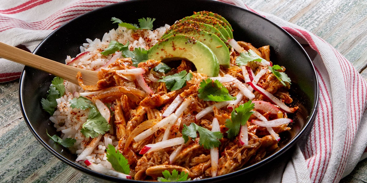 Frische Bowl mit Hähnchen und Tajín®