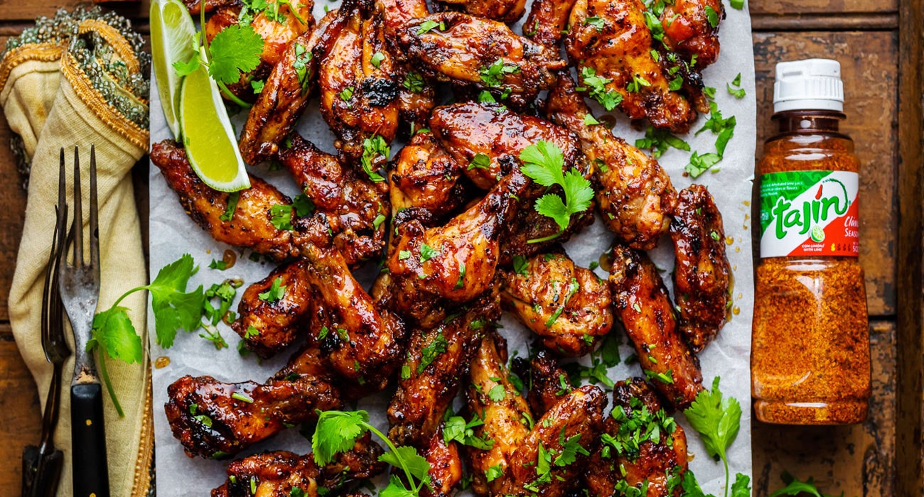 GEGRILLTE CHICKEN WINGS MIT TAJÍN® UND AHORNSIRUP